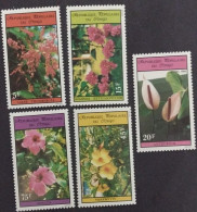 SD)1984, CONGO, FLORA, TUNBERGIA, BOUGAINVILLE, HIBISCUS, YELLOW TRUMPET, FLAMINGO FLOWER, MNH - Sonstige & Ohne Zuordnung