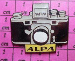 2119 Pin's Pins / Beau Et Rare / PHOTOGRAPHIE / APPAREIL PHOTO ARGENTIQUE ALPA - Fotografía