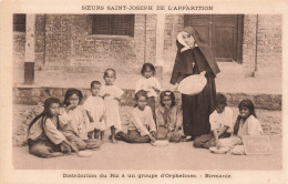 Birmanie - Distribution Du Riz à Un Groupe D'orphelines - Carte Postale Ancienne - Other & Unclassified