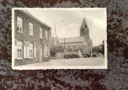 Ichtegem Eernegem Sint Medarduskerk, Kloosteren Standbeeld Der Gesneuvelden - Ichtegem