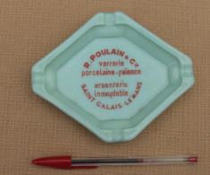 029, Cendrier Saint Calais Le Mans Sarthe Verrerie Porcelaine Faience R Poulain En Opaline - Vetro