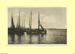 Den Helder Vissersschepen Buitenhaven 1935 RY37097 - Den Helder