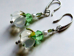 Boucles D'oreilles Fleurs Verre Murano, Blanc Translucide, Boutons De Roses, Verre Filé Au Chalumeau, Bijou De Créateur, - Earrings