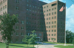 Syracuse , Entrace View Of Veteran ' S Administration Hospital - Syracuse