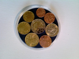 Münzen, Euro-Kursmünzensatz Griechenland, Runde Kapsel - Numismatics