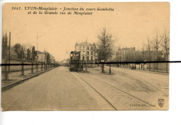 CPA . RHONE. D69. LYON-MONPLAISIR. JONCTION DU COURS GAMBETTA ET DE LA GRANDE RUE DE MONPLAISIR. TRAMWAY - Lyon 8