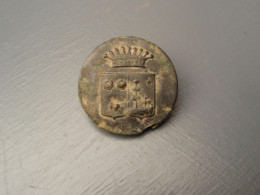 Gros Bouton à Identifier Avec Couronne Et Armoiries - Bouton Abîmé - 30 Mm - Buttons