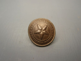 Petit Bouton Ouvriers Militaires D'Administration- 17 Mm. - Knoppen