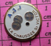 812G  Pin's Pins / Beau Et Rare /  SPORTS / CLUB PETANQUE A.S.J LA C HAUSSEE ST VICTOR - Petanque