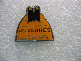 Pin's Du "Natation Club De Vannes", Nage Avec Palme - Swimming