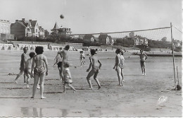 SAINT PAIR ( 50 ) -  Jeux Sur La Plage ( C.P.S.M. , Pt - Ft ) - Volleyball