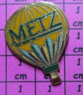 313D  Pin's Pins / Beau Et Rare  / THEME MONTGOLFIERES / SUPERBE BALLON LIBRE MULTICOLORE METZ - Montgolfières