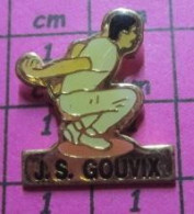 313c Pin's Pins / Beau Et Rare / SPORTS / PETANQUE JS GOUVIX - Boule/Pétanque