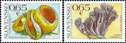 Slovakia 2017 Nature Protection Mushrooms Caloscypha Fulgens Clavaria Zollingeri Set Of 2 Stamps Mint - Nuovi