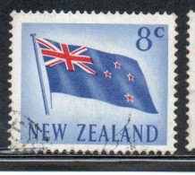 NEW ZEALAND NUOVA ZELANDA 1967 1970 FLAG 8c USED USATO OBLITERE' - Used Stamps