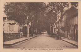 32 - CASTERA - GRAND RUE - VUE PRISE DU CENTRE - Castera