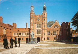 England Eton College School Yard With Lupton's Tower & Founder's Statue - Sonstige & Ohne Zuordnung