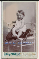 Photographie XIXe CDV Portrait D'un Bébé Fillette Très Souriante Photographe ABEL & PATUREAU Bourges - Old (before 1900)