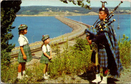Canada Nova Scotia Canso Causeway Across Strait Of Canso Children And Bagpipe Player - Otros & Sin Clasificación