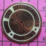 516A Pin's Pins / Beau Et Rare & TB état / SPORTS / PETANQUE MONTELIMAR CATALPAS CLUB DES DECONTRACTES - Bowls - Pétanque