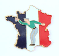 Pin's PETANQUE - Joueur De Pétanque Sur CARTE DE FRANCE Tricolore - Kandinet Fils  - M529 - Bowls - Pétanque