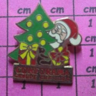 516B Pin's Pins / Beau Et Rare & TB état / NOEL / PERE NOEL SAPIN CADEAU CONFORAMA GROUPE CHARLES - Natale