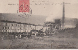 54 - MONT SAINT MARTIN - LES GREVES - SORTIE D'UNE REUNION - LES MANIFESTANTS - Mont Saint Martin