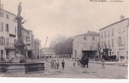 VIC LE COMTE                  LA GRAND RUE.    LA FONTAINE - Vic Le Comte