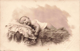ENFANT - Portrait D'un Bébé - Carte Postale Ancienne - Ritratti