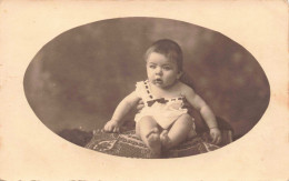 ENFANT - Portrait - Portrait D'un Bébé  - Carte Postale Ancienne - Ritratti