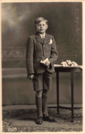 ENFANTS - Portraits - Portrait D'un Petit Garçon En Costume - Carte Postale Ancienne - Ritratti