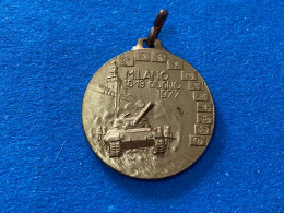 MEDAGLIA 1°RADUNO NAZIONALE CORAZZATI D'ITALIA BRONZO 1977. - Non Classés