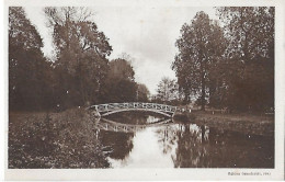 Jouy. La Passerelle Du Parc Du Chateau De Jouy. - Jouy