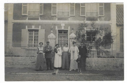 CPA CARTE PHOTO ANIMEE LE CROTOY, ANIMATION DEVANT LA VILLA " LES FIGUIERS ", SOMME 80 - Le Crotoy