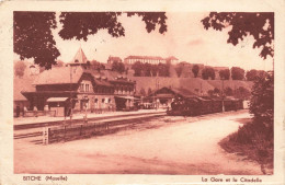 FRANCE - Bitche - La Gare Et La Citadelle -  Carte Postale Ancienne - Bitche