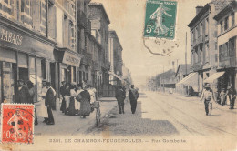 CPA 42 LE CHAMBON FEUGEROLLES / RUE GAMBETTA - Le Chambon Feugerolles