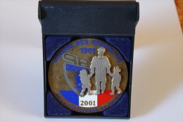 Lot Police: Médaille Commémorative Oeuvre Des Orphelins Préfecture De Police Nationale  Poids> 100 Gr. Diamètre 70 Mm - Politie & Rijkswacht