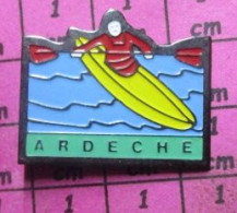 918A Pin's Pins / Beau Et Rare / THEME : SPORTS / CANOE KAYAK RIVIERE ARDECHE - Kano