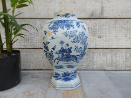 Vase Camaïeu Bleu Delft XVIIIème Décor Cavalier Chinois 18th Delft Blue Shades Vase - Other & Unclassified