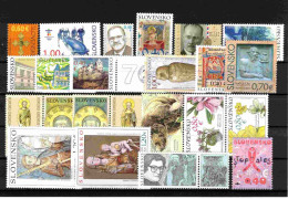 * Slovaquie 2010 Mi 628-651, (MH), L'année Complete, Infime Trace De Charniere, Sans Les Timbres De Carnets - Full Years