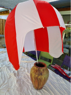 Parapluie  Cloche Ou Casque Très Original  Avec Son Fourreau- Hauteur 0.96 - Regenschirme