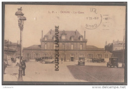 59---DOAI --LA GARE--attelages---automobiles--animé - Douai