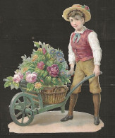 Découpis Gaufrée Jeune Garçon Portant Une Brouette Remplie De Fleur Année 1900 - Ragazzi