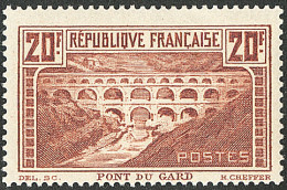 ** Pont Du Gard. Papier Blanc. No 262A, Très Frais. - TB - Andere & Zonder Classificatie