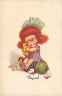 ENFANTS - Dessins D'enfants - Une Petite Fille Tenant Un Poussin - Carte Postale Ancienne - Kindertekeningen