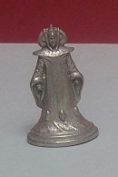 Figurine De La Reine Amidala En Métal Argenté - Hauteur : 3,5cm. - Gravé LFL ( LUCASFILM ) Sous Le Socle. - Episodio I