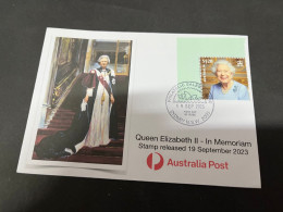 (24-9-2023) (2 U 2) Queen Elizabeth II In Memoriam (special Cover) Older (released Date Is 19 September 2023) - Lettres & Documents