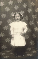 ENFANT - Portrait D'une Petite Fille Avec Des Couettes - Carte Postale Ancienne - Ritratti