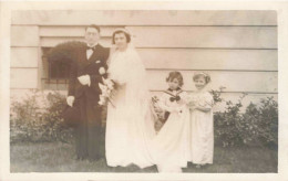 NOCES - Les Mariés Avec Les Demoiselles D'honneur - Carte Postale Ancienne - Noces