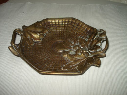 O15 / Vide  Poche En Bronze Art Nouveau Attribué  J. Van Neste - Diamètre 19,5 Cm - 595 Gr - Bronzi